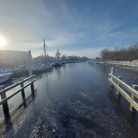 Hochwertige Ferienwohnung Direkt Am Wasser Mit Balkon Greifswald Exterior photo