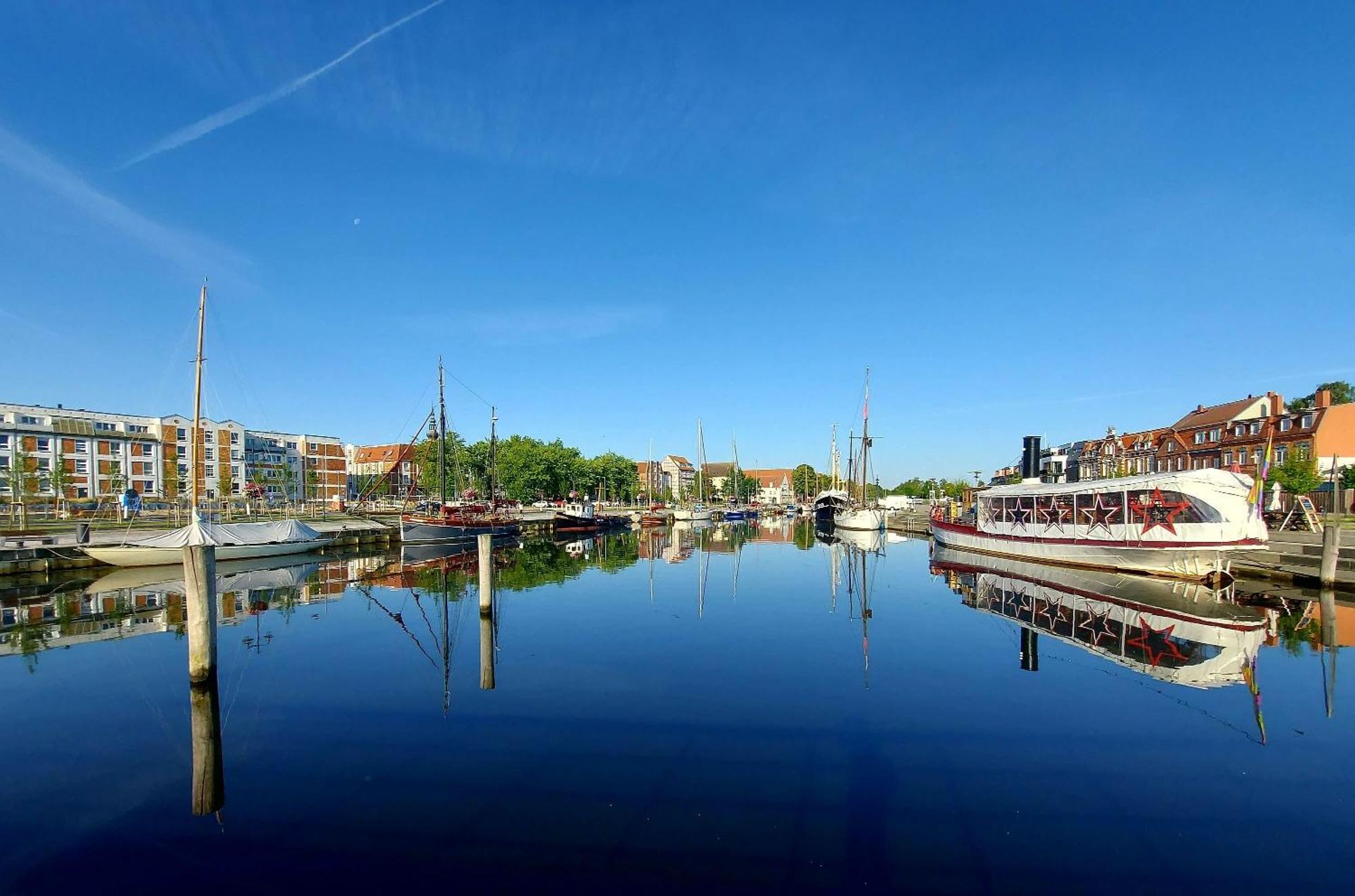 Hochwertige Ferienwohnung Direkt Am Wasser Mit Balkon Greifswald Exterior photo