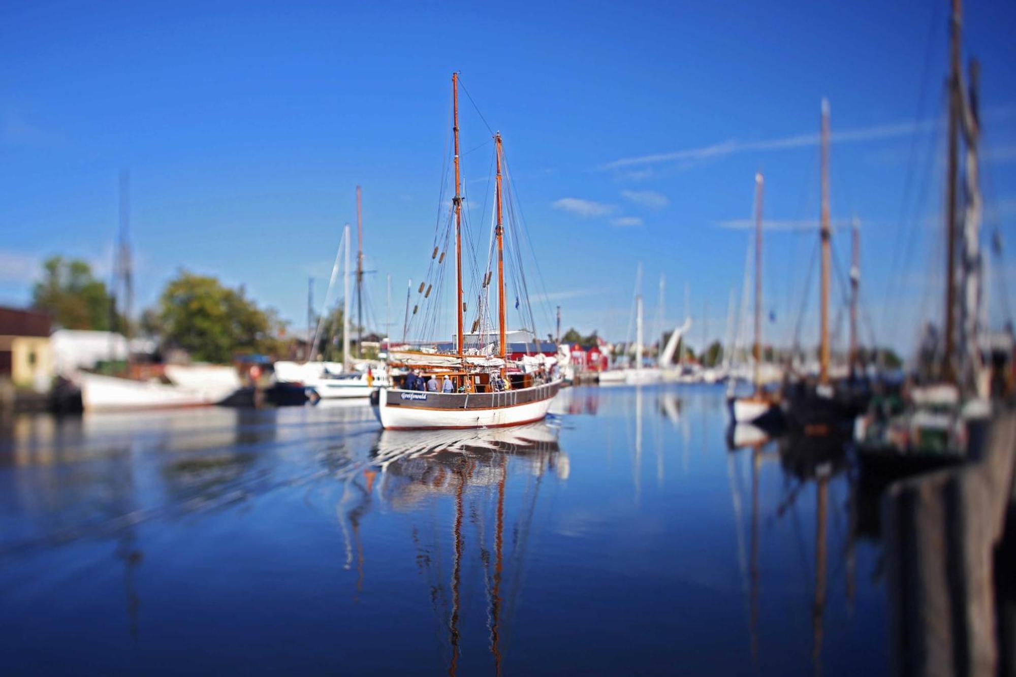 Hochwertige Ferienwohnung Direkt Am Wasser Mit Balkon Greifswald Exterior photo