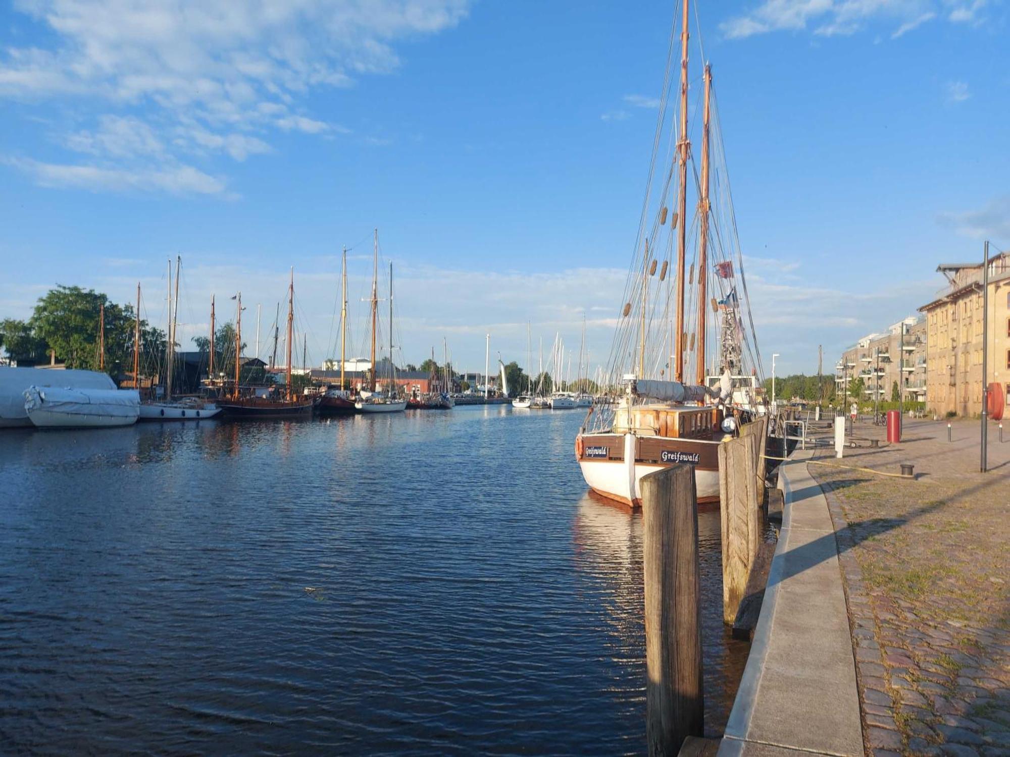 Hochwertige Ferienwohnung Direkt Am Wasser Mit Balkon Greifswald Exterior photo