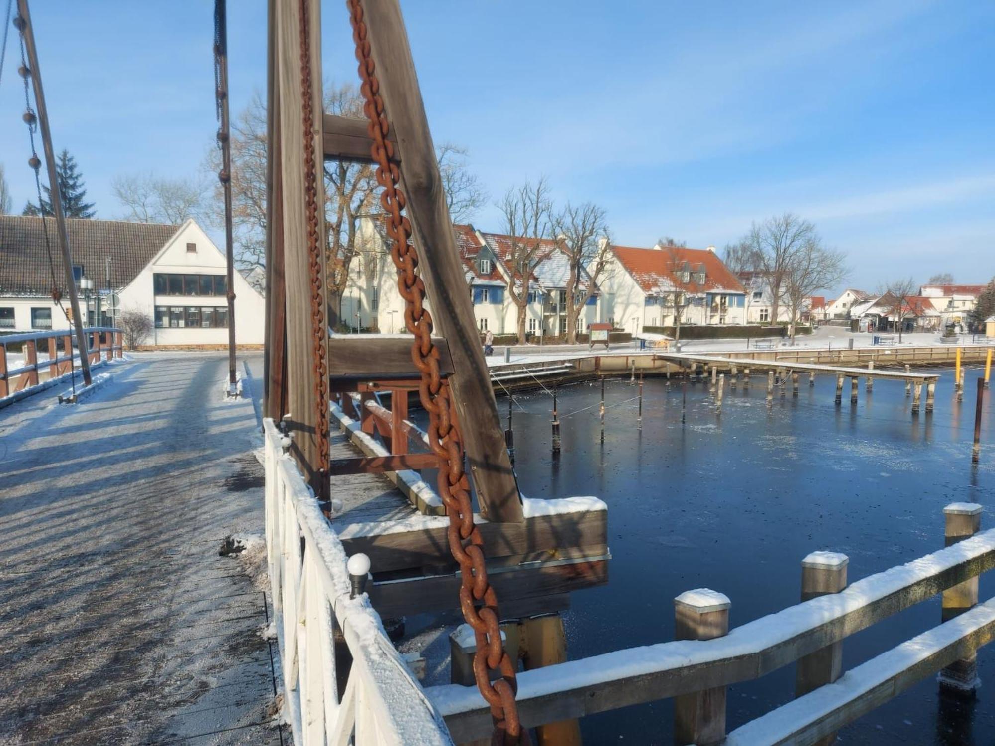 Hochwertige Ferienwohnung Direkt Am Wasser Mit Balkon Greifswald Exterior photo